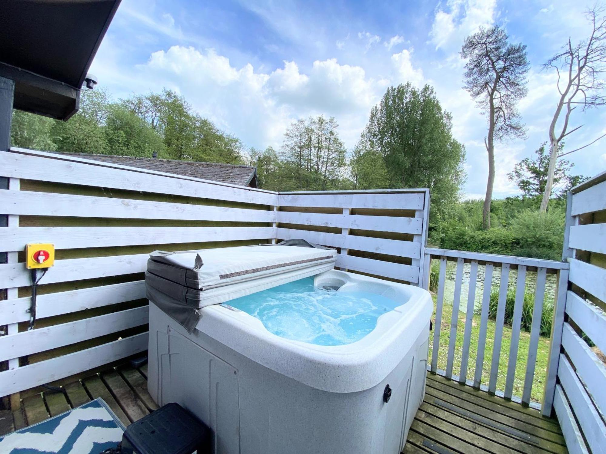 Вилла Magpie 2 Hot Tub Huntersmoon-Warminster-Longleat-Wiltshire Экстерьер фото